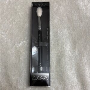 ZOEVA Luxe Powder Fusion Brush in Black and White